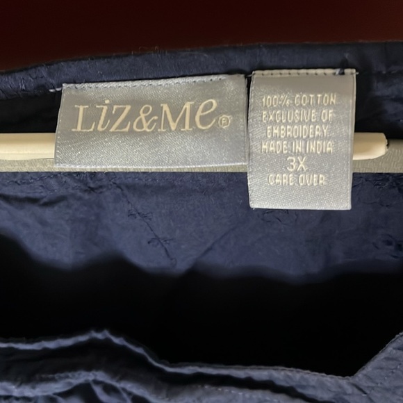 Liz & Me embroidered cotton pleated top navy blue - Picture 2 of 9